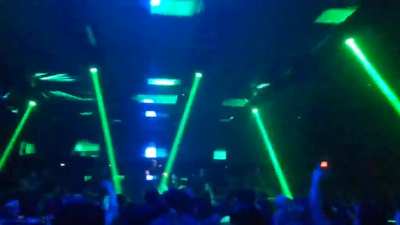 That distorted bass... 🤤