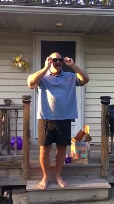 Colourblind Dad finally sees colour for the first time on his 66th Birthday.