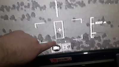 r/warthunder removed this video so imma post it here, Plz help, how do i remove these 2 icons Under my screen?