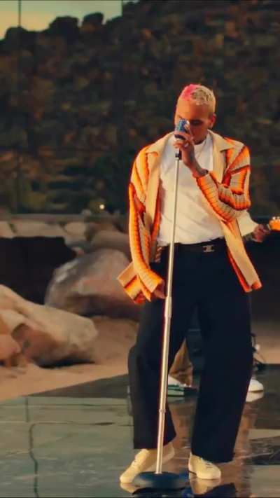 Chris Brown | WE (Warm Embrace)