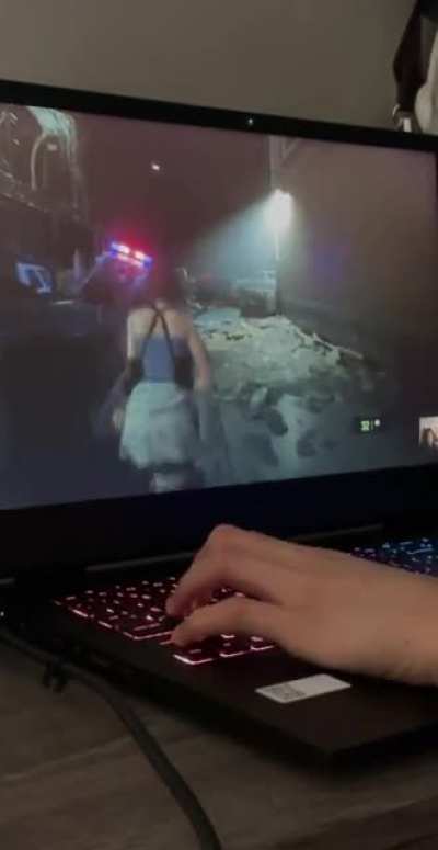 Girlfriend’s first time playing Resident Evil 3 🤣