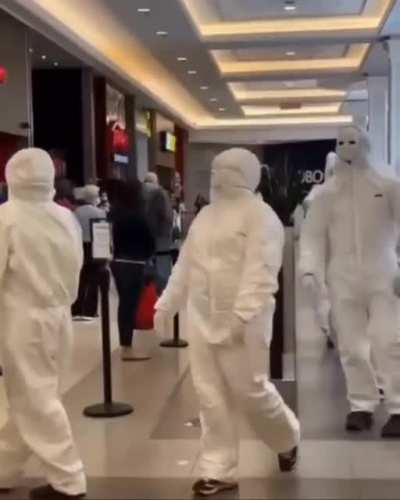 LOOL look what I saw today at the Mall 😂😂