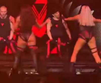 🍑 Shaking