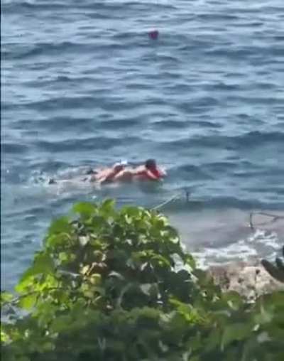 Blursed_swimming