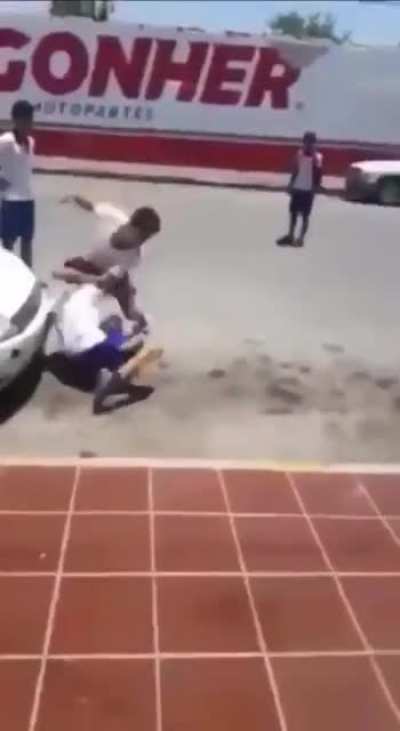 Best fight ever ! You need to see this .
