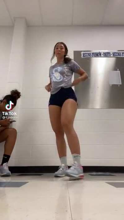 Damn those thighs 💦