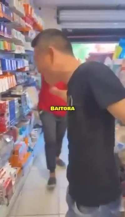 Medindo o pé do chinês