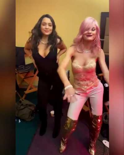 Kat dancing