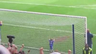 Kid gets a standing ovation for this