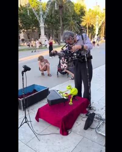 Playing piano by puppetry