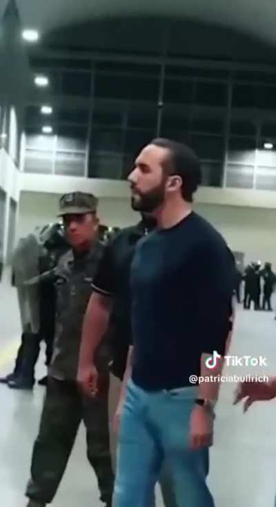 Alguien le saca la cuenta a ésta señora? Me va a dar un ACV