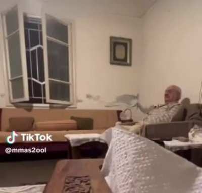 Lebanese Grandpa doesn't even flinch during yesterday's bombings