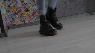 Helga Li sneakers