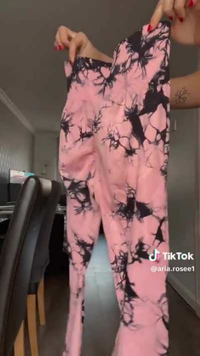 pink leggings >>>>