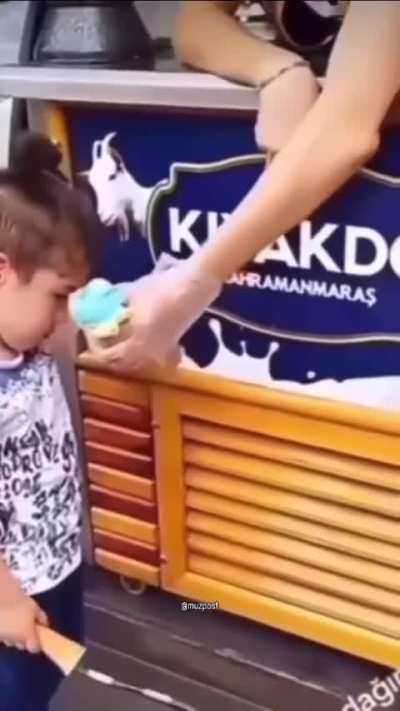 Bu külah şakalarını toksik bulan bir tek benim galiba.