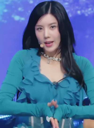 Kwon Eunbi HDR quality 2k (insane zoom)💦💙