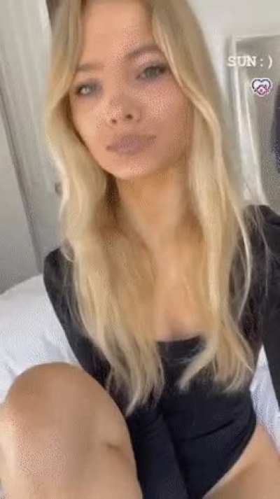 Freya Allan is so cute yet so sexy