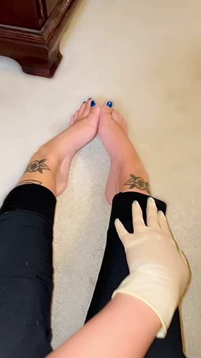 Nurse’s high arched feet after a long shift 🤤