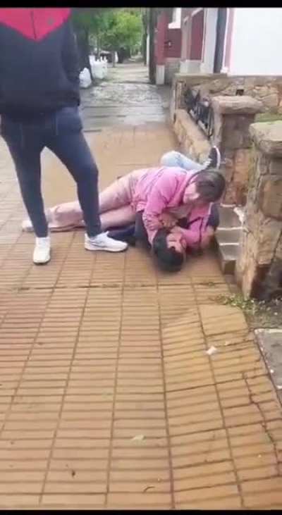 Mar del Plata: Instructora de karate redujo a un chorro que entró a robar al quiosco de su hijo