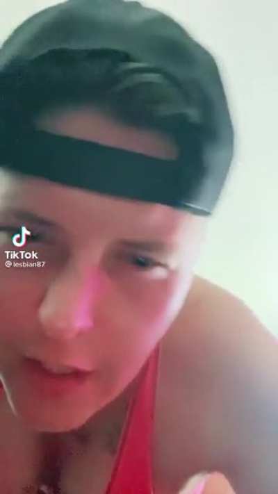 Is her forehead recording me?