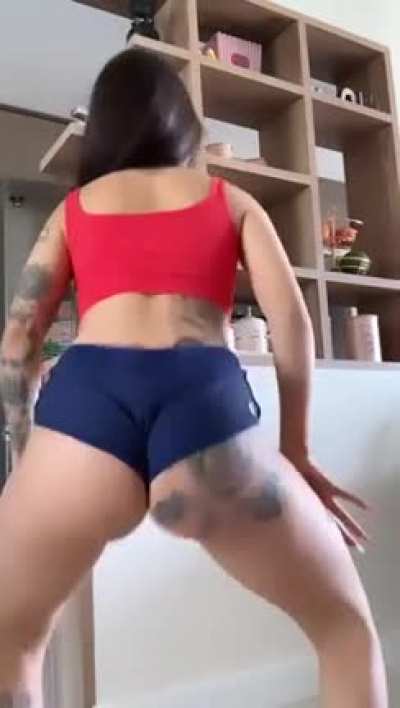 MC Mirella