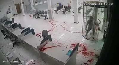 Security guard is ambushed, shoots guy in the neck, and is also shot. Attacker dies while unint<wbr>entio<wbr>nally making a splatter painting.