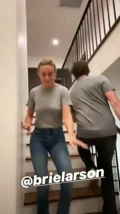 I'm in love with Brie Larson's juicy milkers way more than I actually love her as long as she drives me crazy to cream myself for her.