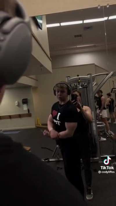 I love tren shirt.