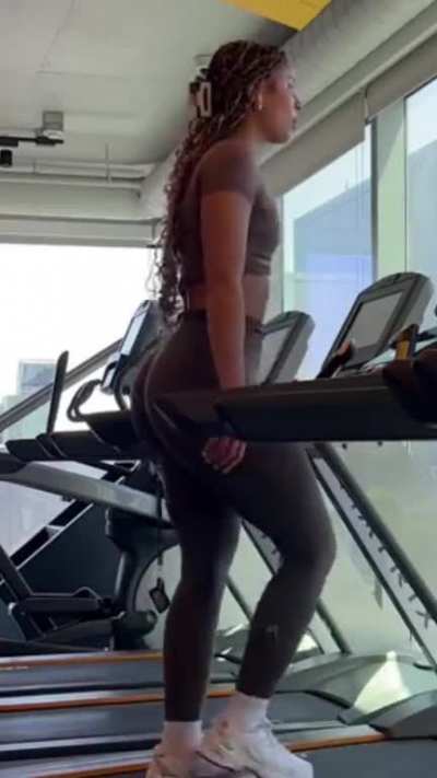 Slow-mo of Lexie's booty to bless your day