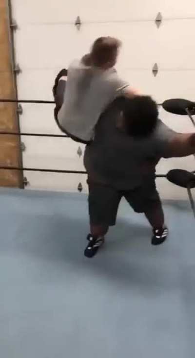 Le saco el aire
