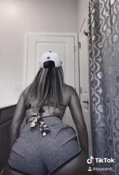 Tay Tay 🍑 💦