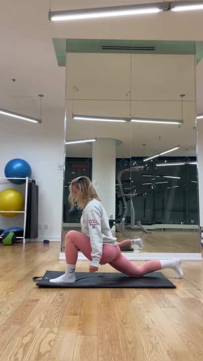 Front split practice 🤸🏻‍♀️