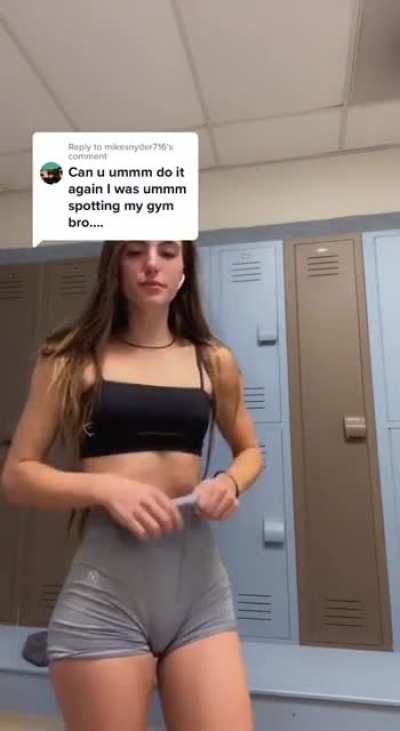 Gym girl showing off 😍