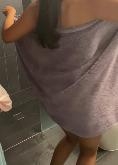 Daddy this towel doesn’t cover me up too well…is that okay? 🤤