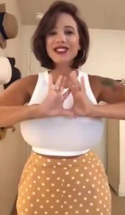 Her videos be having so much energy lol but sometimes it's like wtf is she talking about... And then you realize in the end why you let play lol