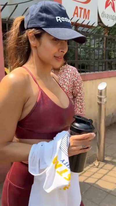 Malaika Arora Hot Look In gym Outfit 🤍🔥