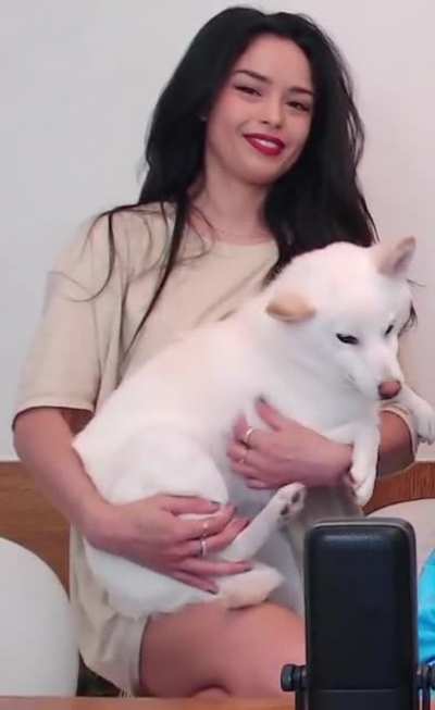 Rae's thighs