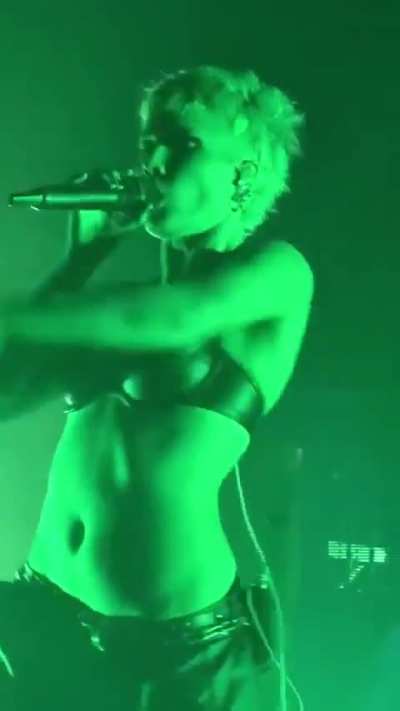 She is so erotic 🤤