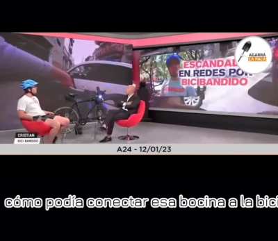 un pelotudo con un pelado