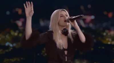 “Wolves” live