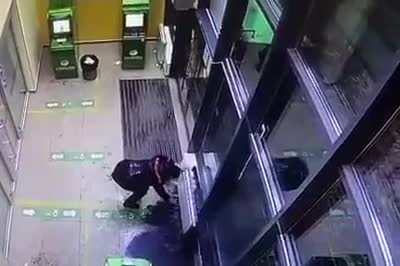 WCGW if I sit on the radiator?