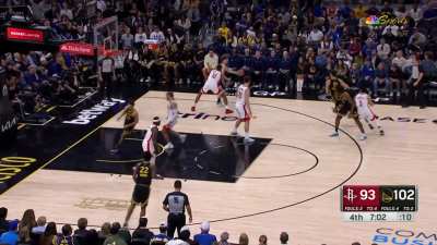 [Highlight] Klay Thompson hits the fadeaway 3 to give him 20 points (5/9 3s, 7/14 FGs)