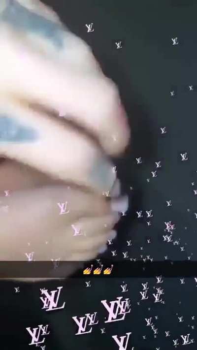 👣