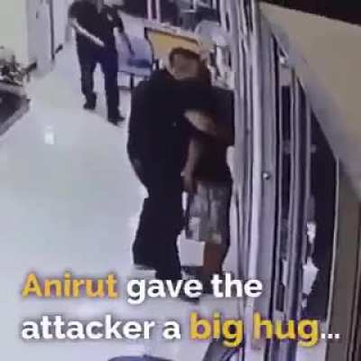 Officer talks down man with knife