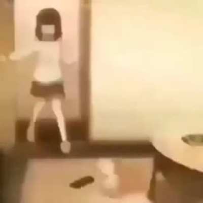¿A esta hora pasan Eminem? Messirve 😐👌