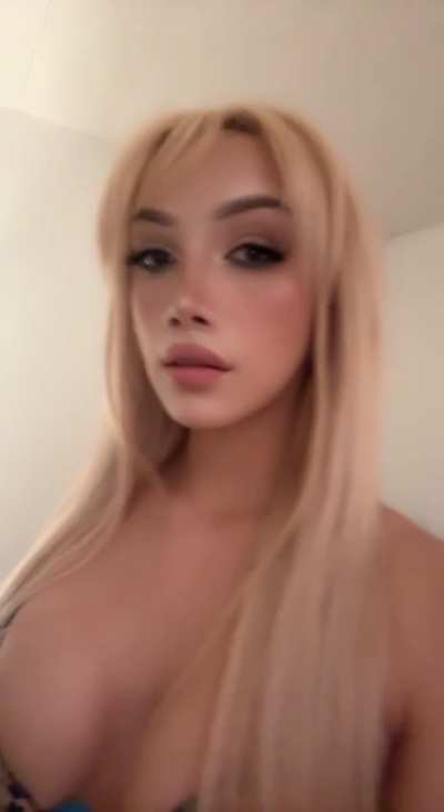 Do any straight guys find blonde trans attra<wbr>ctive<wbr>?🥵