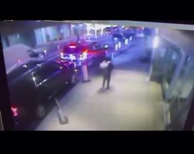 Footage of Unite<wbr>dHeal<wbr>thcar<wbr>e CEO being shot from behind 