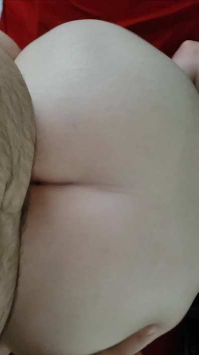 Love her jiggly ass