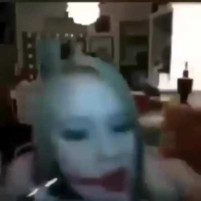 Sua mãe fazendo vídeo pro tik tok??????