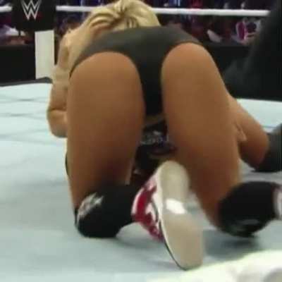 nikki bella 👀